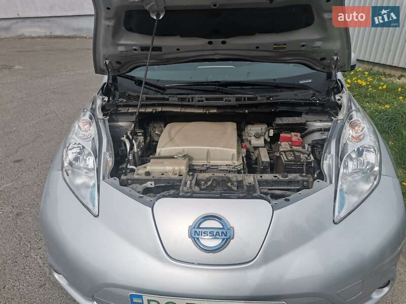 Хэтчбек Nissan Leaf 2016 в Львове
