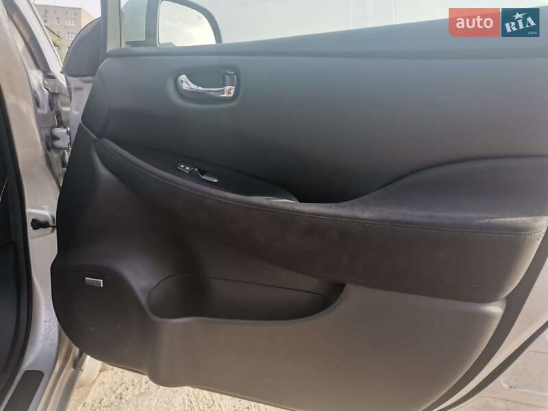 Хэтчбек Nissan Leaf 2016 в Львове