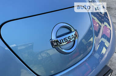 Хэтчбек Nissan Leaf 2011 в Хотине