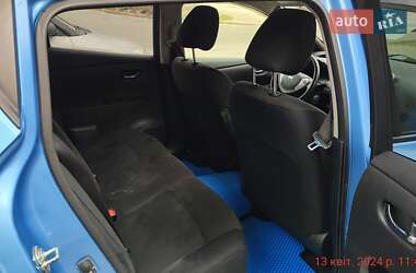 Хетчбек Nissan Leaf 2012 в 