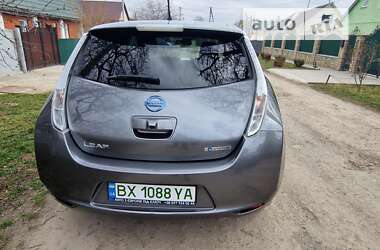 Хетчбек Nissan Leaf 2015 в Кам'янець-Подільському