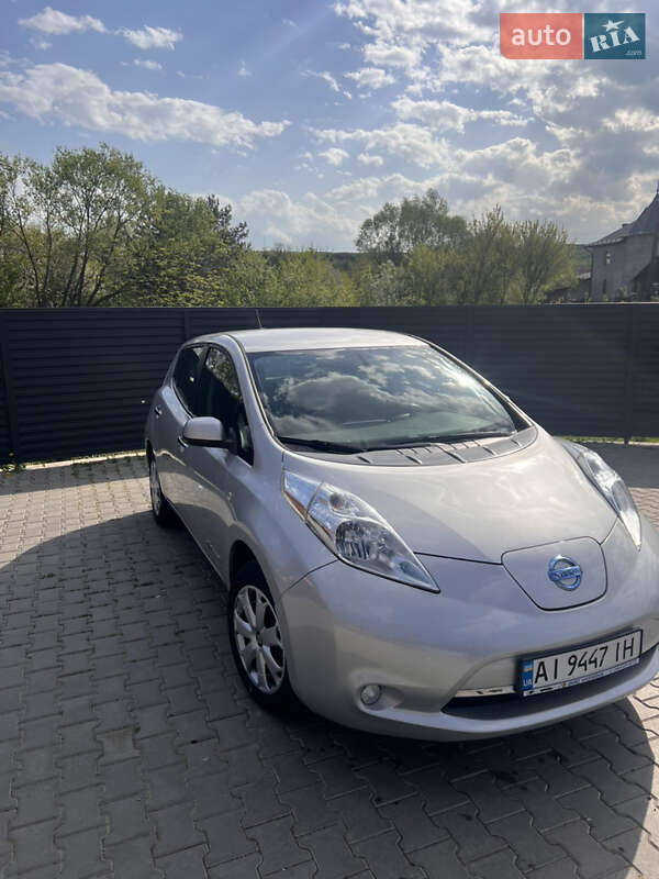 Хетчбек Nissan Leaf 2015 в Глибокій