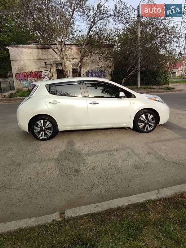Хетчбек Nissan Leaf 2015 в Одесі