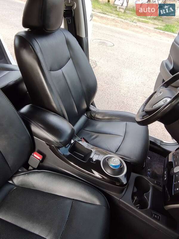 Хетчбек Nissan Leaf 2015 в Одесі