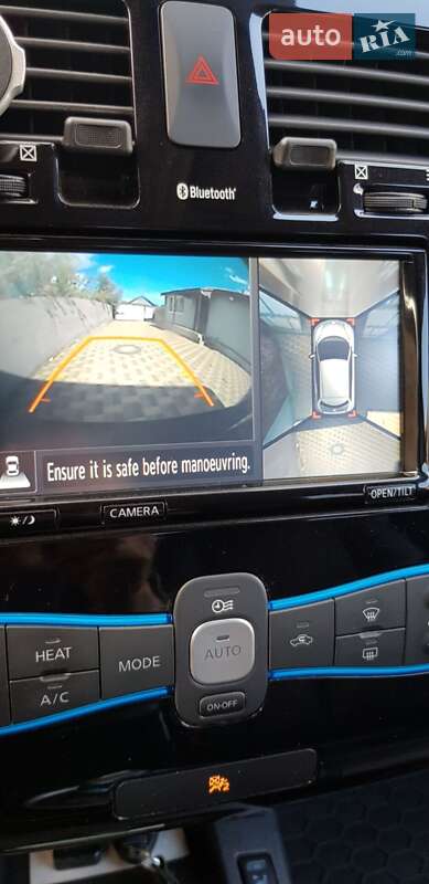 Хэтчбек Nissan Leaf 2013 в 