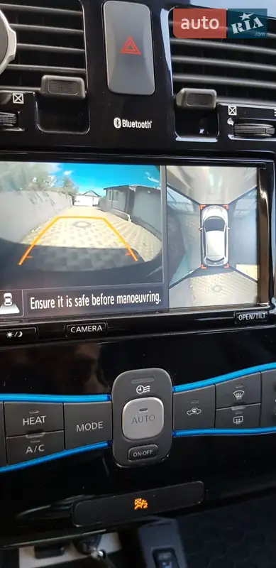 Хэтчбек Nissan Leaf 2013 в 