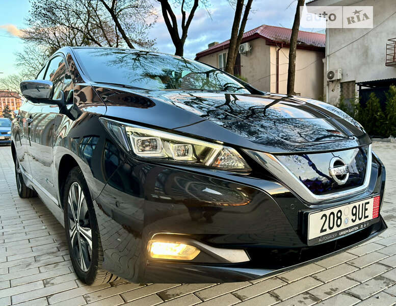 Хэтчбек Nissan Leaf 2018 в Ужгороде