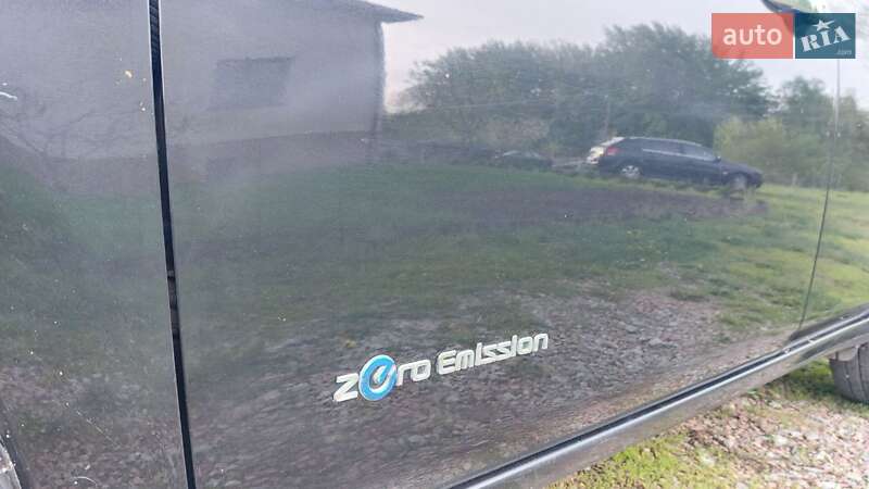 Хетчбек Nissan Leaf 2014 в Житомирі