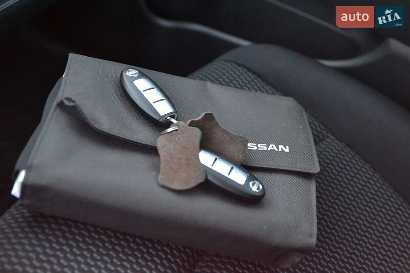 Хетчбек Nissan Leaf 2015 в Луцьку