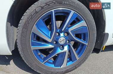 Хэтчбек Nissan Leaf 2015 в 