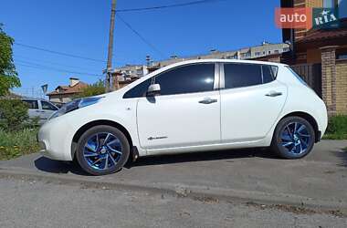 Хэтчбек Nissan Leaf 2015 в 