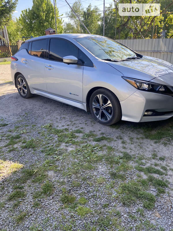 Хетчбек Nissan Leaf 2019 в Буську