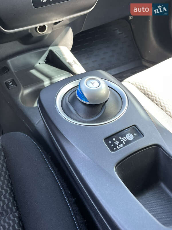 Хетчбек Nissan Leaf 2014 в Житомирі