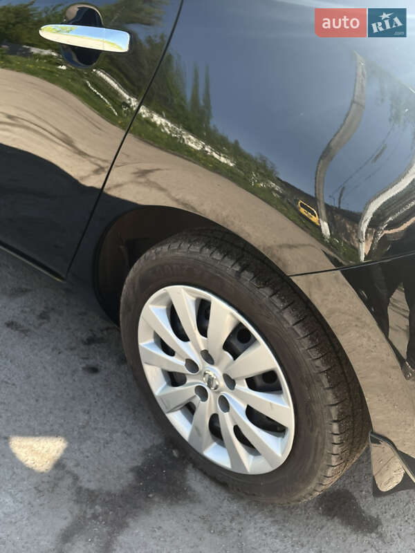 Хетчбек Nissan Leaf 2014 в Житомирі