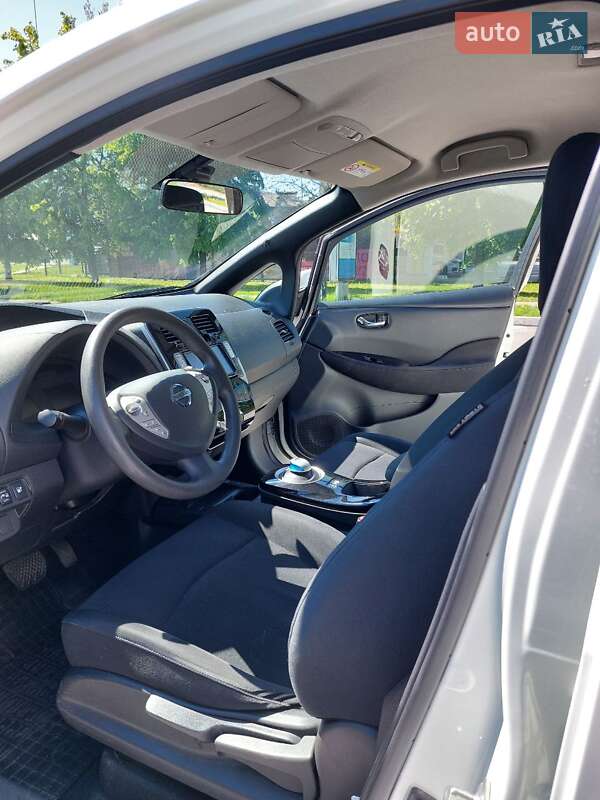 Хэтчбек Nissan Leaf 2015 в Киеве