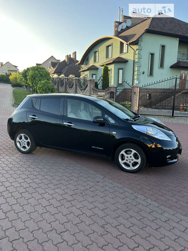 Хэтчбек Nissan Leaf 2012 в Черновцах