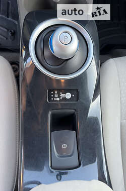 Хэтчбек Nissan Leaf 2012 в Черновцах