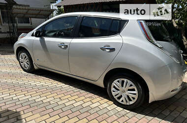 Хетчбек Nissan Leaf 2014 в Умані