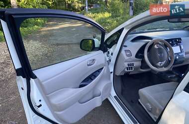 Хэтчбек Nissan Leaf 2012 в 