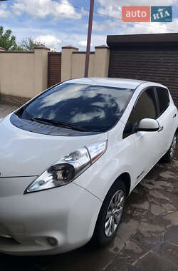 Хетчбек Nissan Leaf 2015 в 