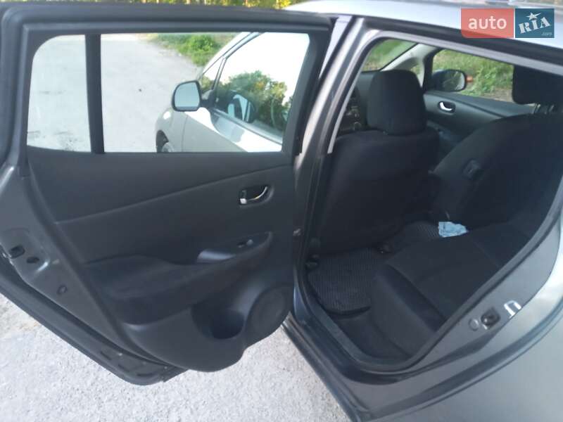 Хэтчбек Nissan Leaf 2015 в Полонном