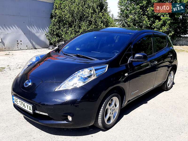 Хетчбек Nissan Leaf 2014 в Дніпрі