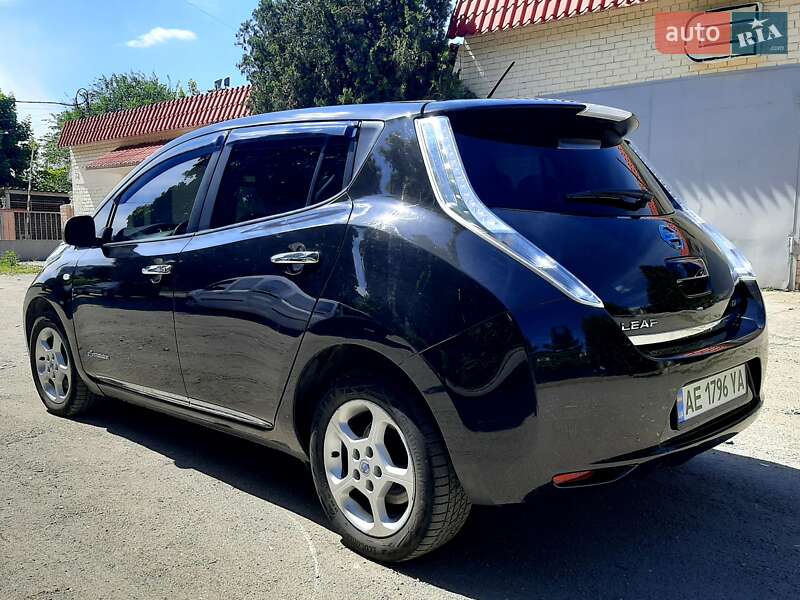 Хетчбек Nissan Leaf 2014 в Дніпрі