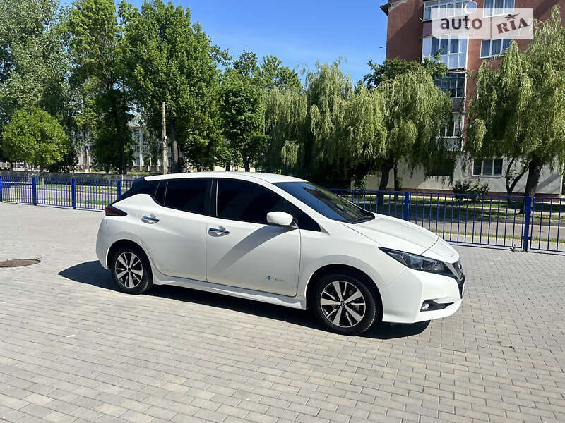Хэтчбек Nissan Leaf 2019 в Калуше