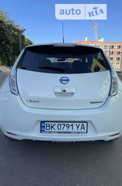 Хэтчбек Nissan Leaf 2016 в Ровно
