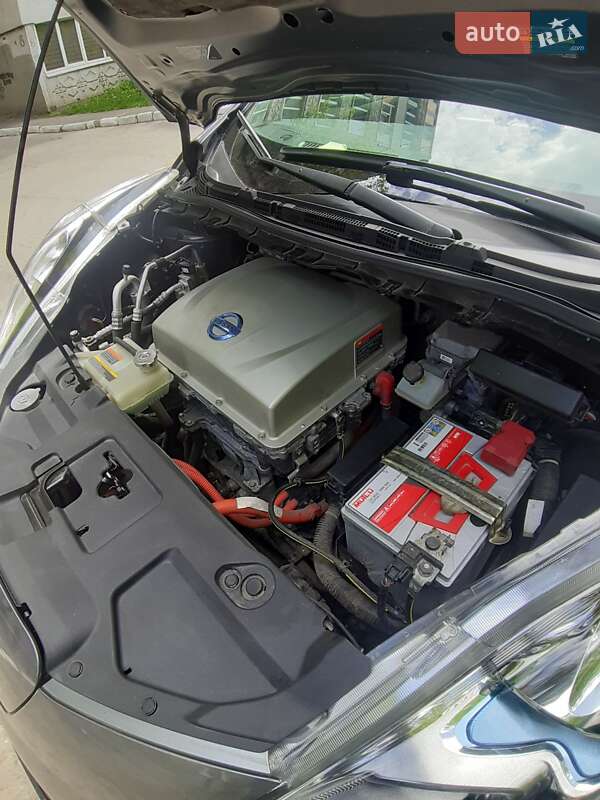 Хэтчбек Nissan Leaf 2014 в Хмельницком