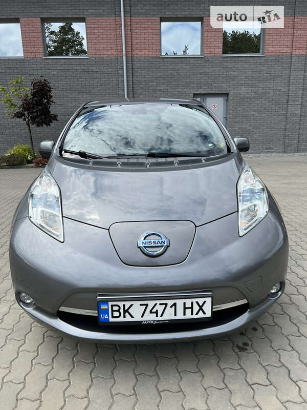 Хэтчбек Nissan Leaf 2014 в Костополе