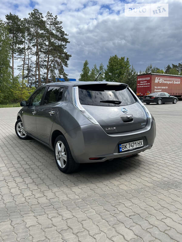 Хэтчбек Nissan Leaf 2014 в Костополе