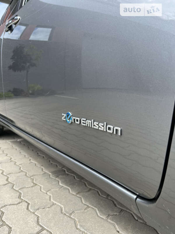 Хэтчбек Nissan Leaf 2014 в Костополе