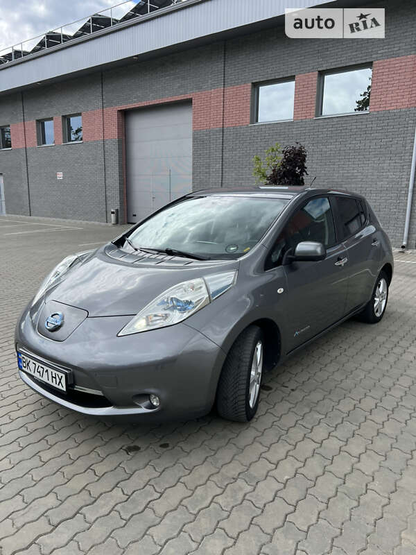 Хэтчбек Nissan Leaf 2014 в Костополе
