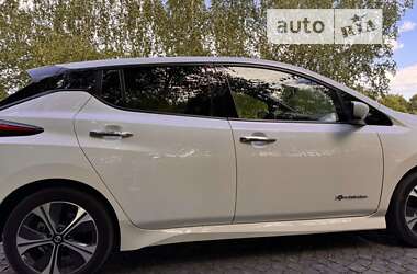 Хэтчбек Nissan Leaf 2019 в Ужгороде