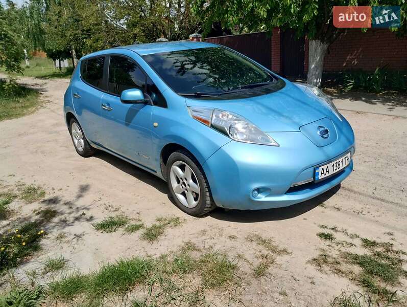 Хэтчбек Nissan Leaf 2015 в Киеве
