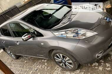 Хетчбек Nissan Leaf 2013 в Дніпрі