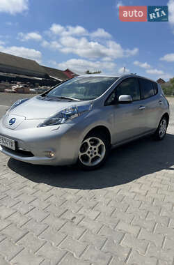 Хэтчбек Nissan Leaf 2012 в Сокирянах