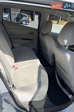 Хэтчбек Nissan Leaf 2012 в 