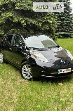 Хетчбек Nissan Leaf 2014 в Дніпрі