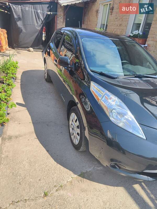 Хэтчбек Nissan Leaf 2014 в Кропивницком