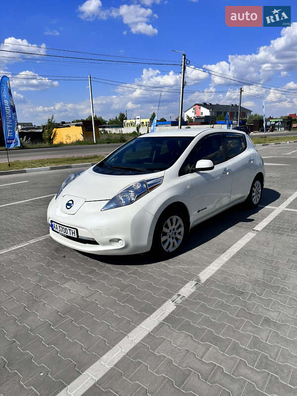 Хэтчбек Nissan Leaf 2015 в Киеве