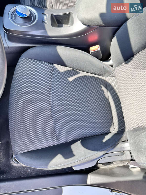 Хэтчбек Nissan Leaf 2015 в Киеве