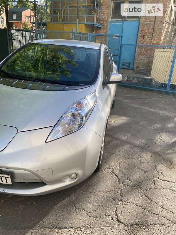 Хэтчбек Nissan Leaf 2013 в Киеве