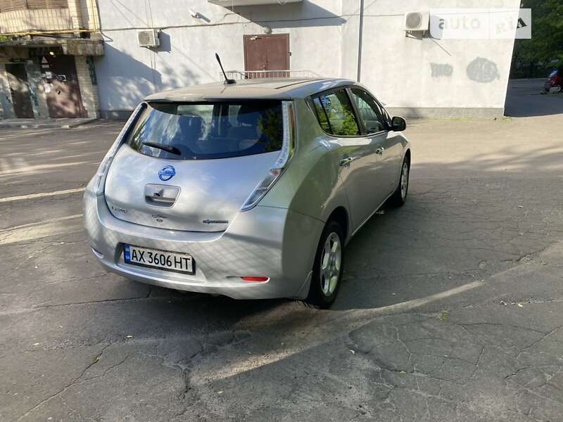 Хэтчбек Nissan Leaf 2013 в Киеве