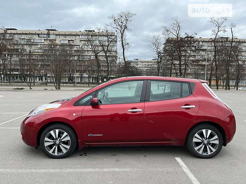 Хэтчбек Nissan Leaf 2015 в Киеве