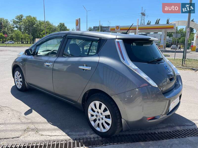 Хэтчбек Nissan Leaf 2016 в Николаеве