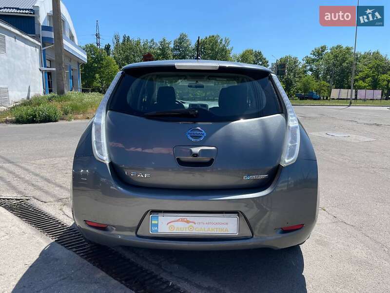 Хэтчбек Nissan Leaf 2016 в Николаеве