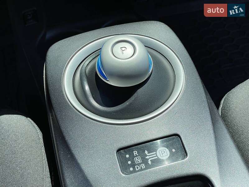 Хэтчбек Nissan Leaf 2016 в Николаеве