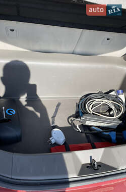 Хэтчбек Nissan Leaf 2012 в 